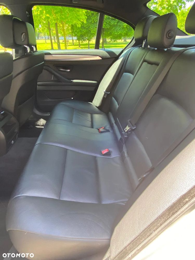 BMW Seria 5 528i xDrive - 24