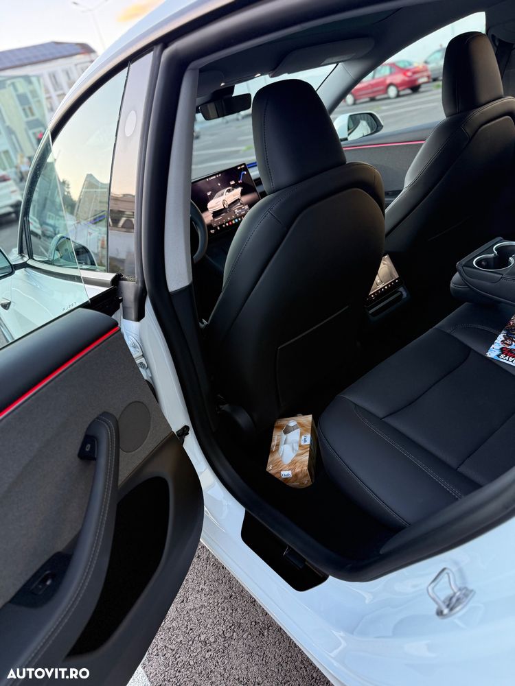 Tesla Model 3 - 10