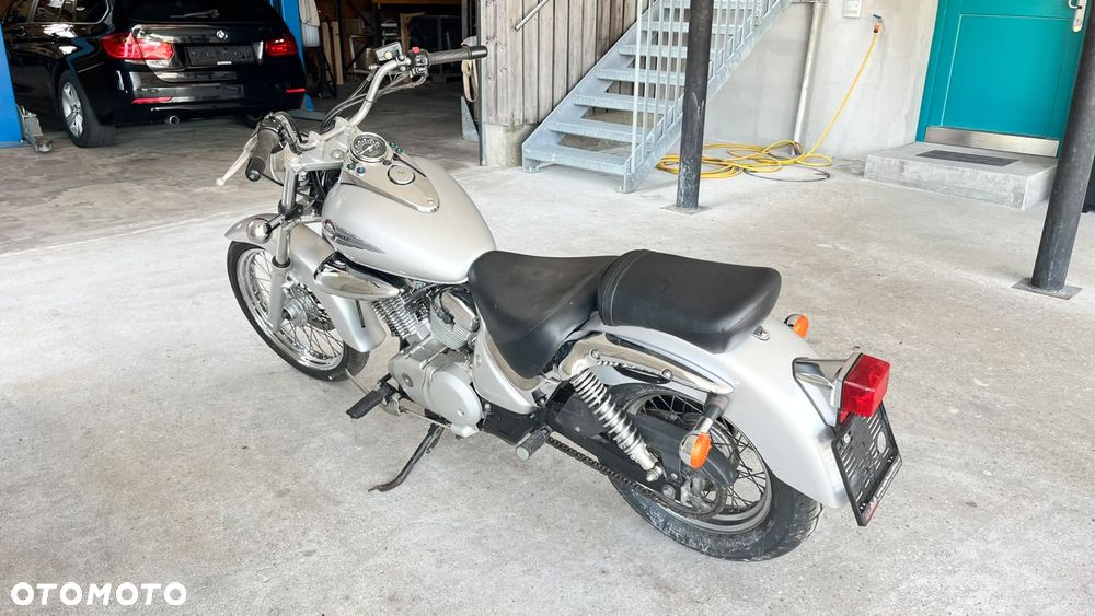 Suzuki Intruder - 3