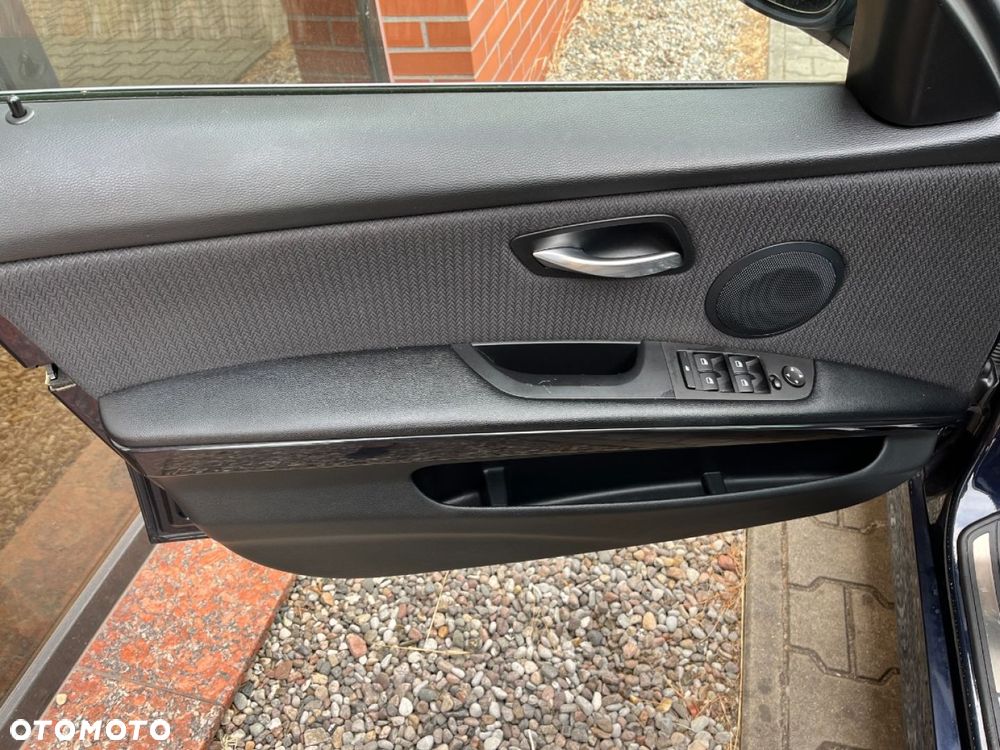 BMW Seria 3 330d DPF Touring Edition Sport - 14