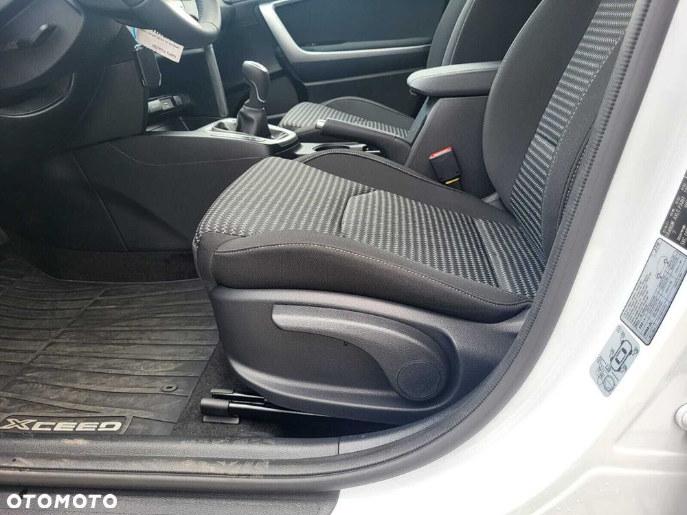 Kia XCeed - 13