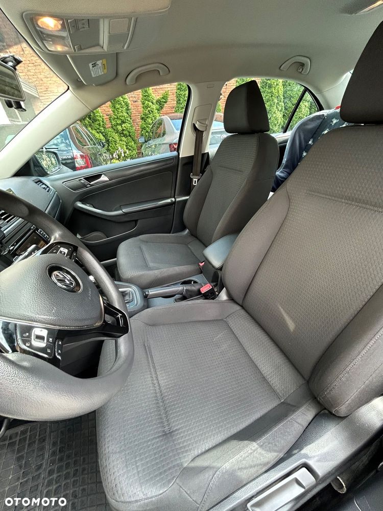 Volkswagen Jetta - 14