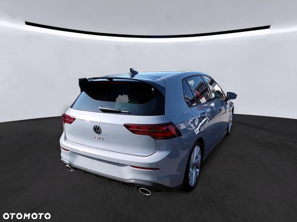 Volkswagen Golf - 2