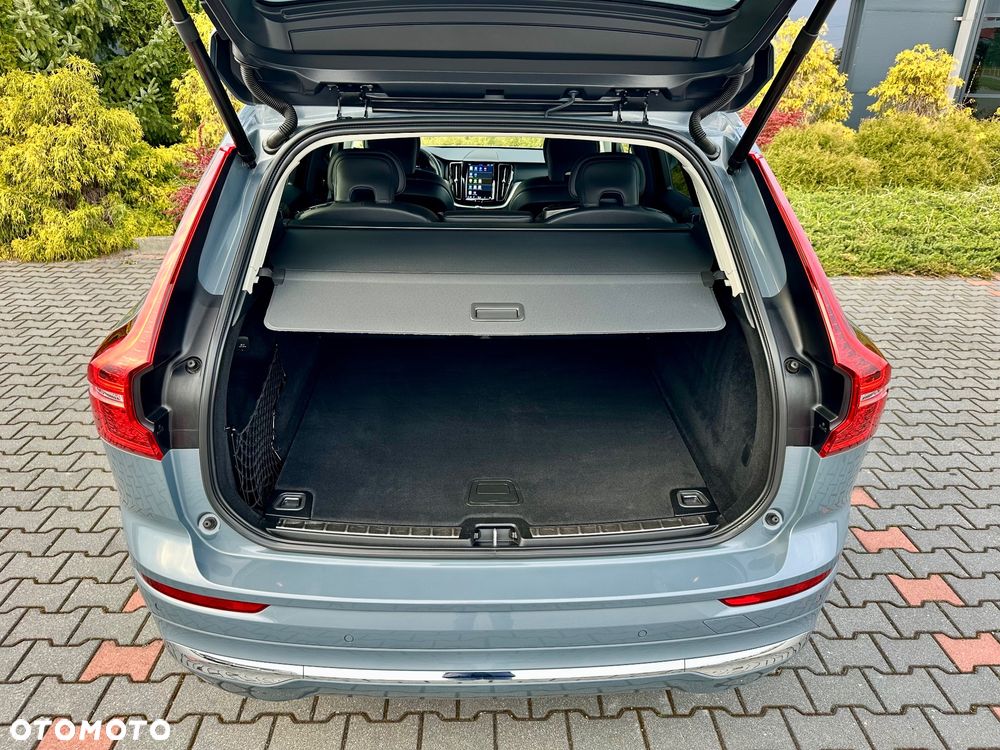 Volvo XC 60 B4 D Plus Bright - 24