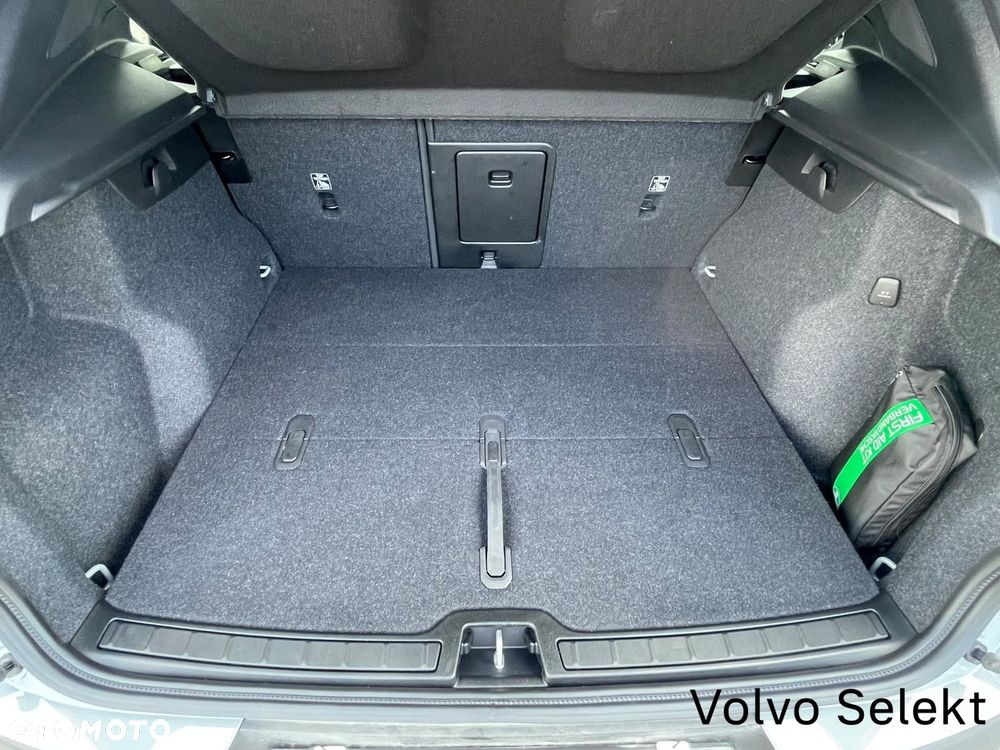 Volvo XC 40 B3 Plus Dark - 26