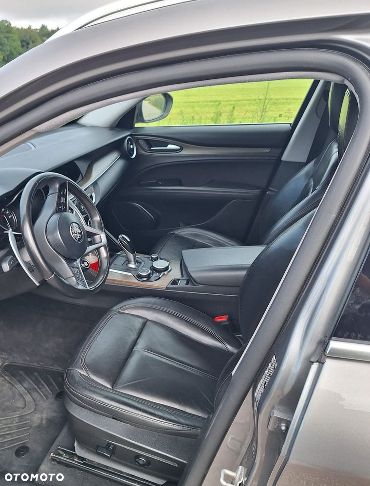 Alfa Romeo Stelvio - 7