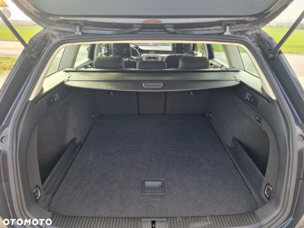Volkswagen Passat Variant ver-variant-1-6-tdi-bluemotion-technology-dsg-comfortline - 23