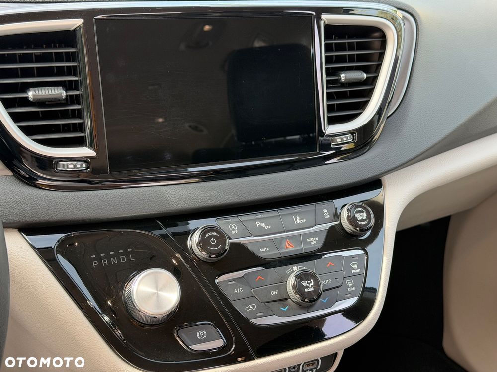 Chrysler Pacifica - 28