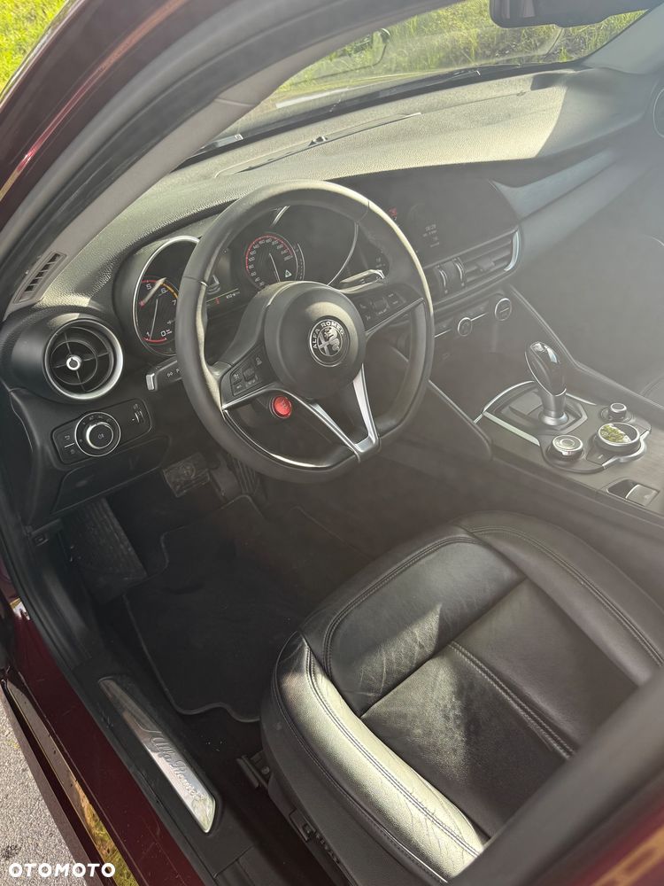 Alfa Romeo Giulia 2.0 Turbo 16V AT8-Q4 Ti - 10