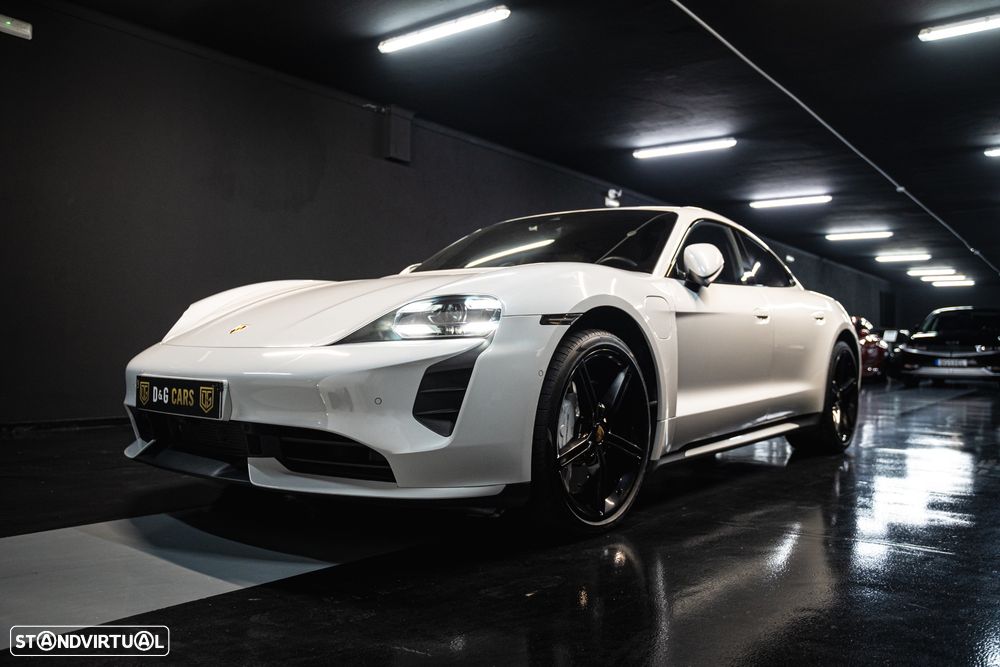 Porsche Taycan Turbo - 25