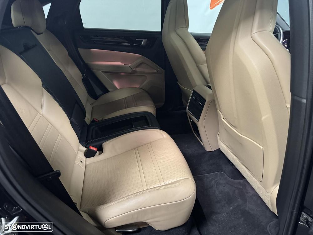 Porsche Cayenne Coupé E-Hybrid - 43