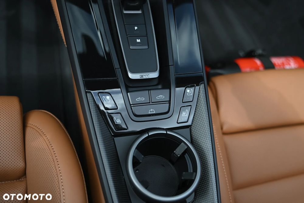 Porsche 911 Carrera 4 GTS - 32