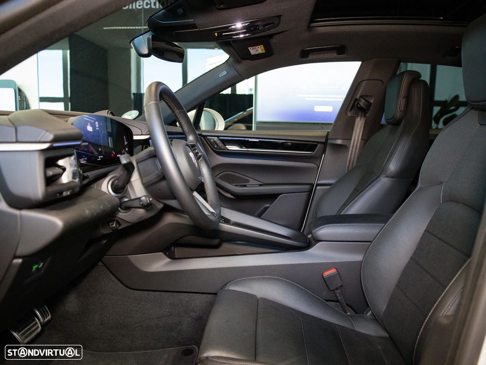 Porsche Macan Electric 4 - 23