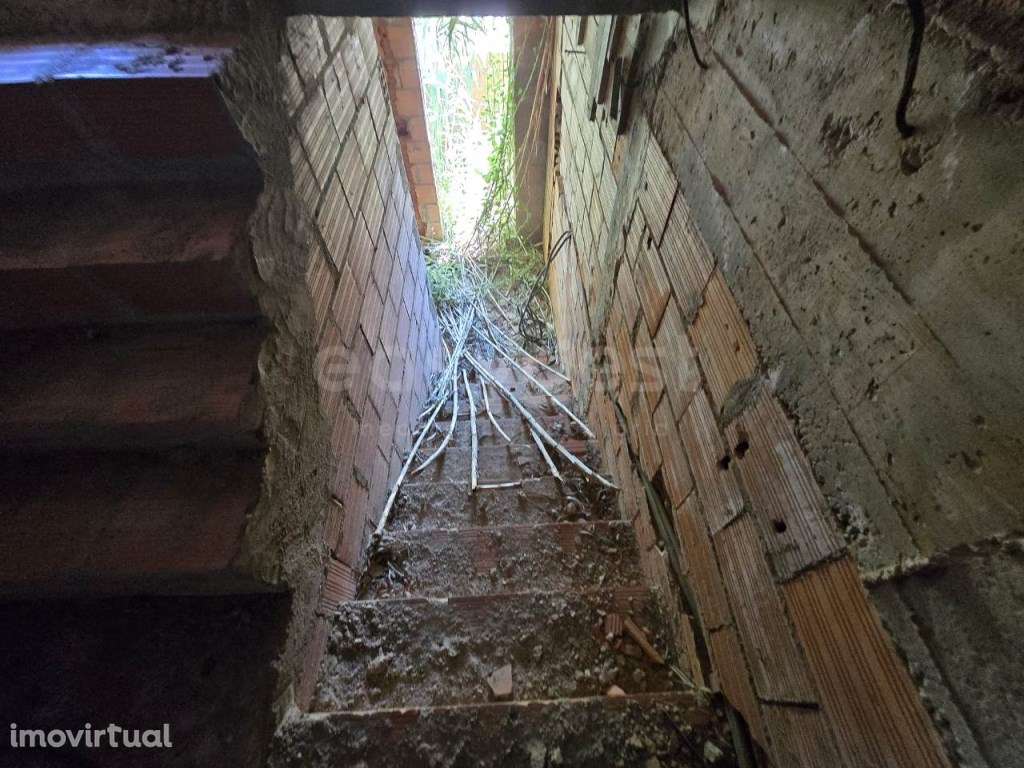 Moradia para Recuperar com Terreno Adjacente - Localizada em Trigac... - Grande imagem: 3/21