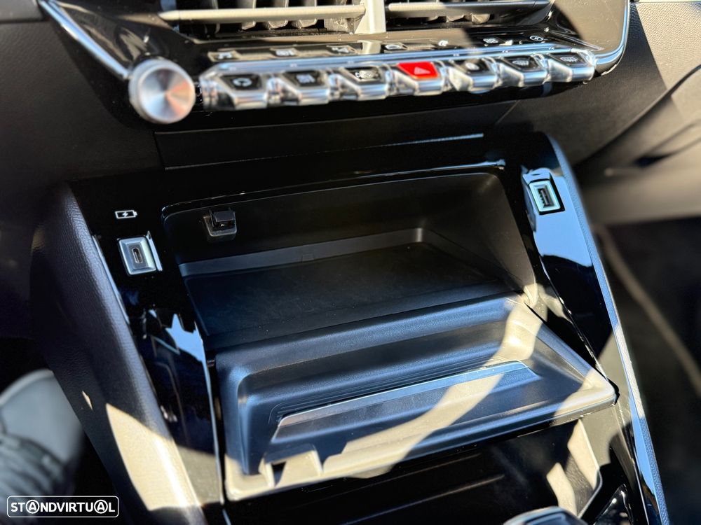 Peugeot e-208 GT Pack - 24