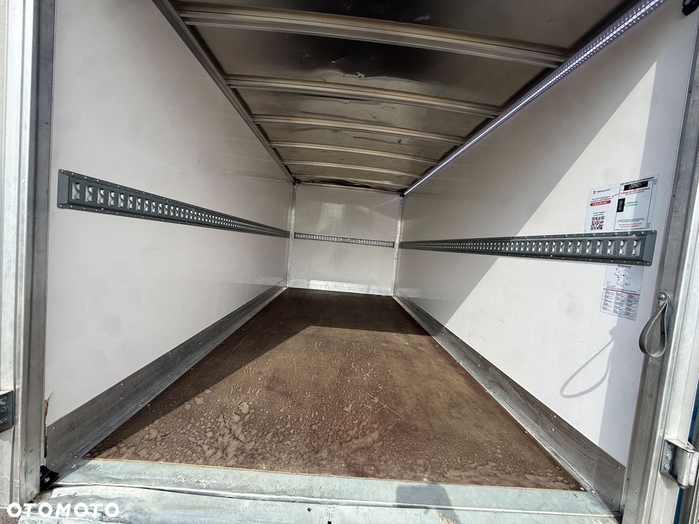 Maxus Deliver 9 - 28