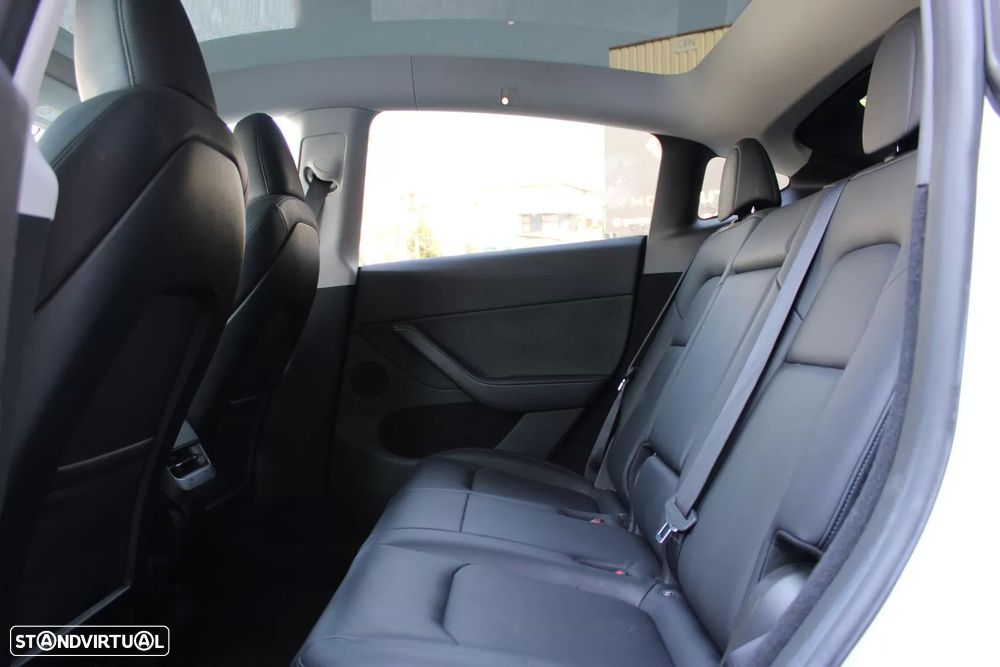 Tesla Model Y Standard - 12