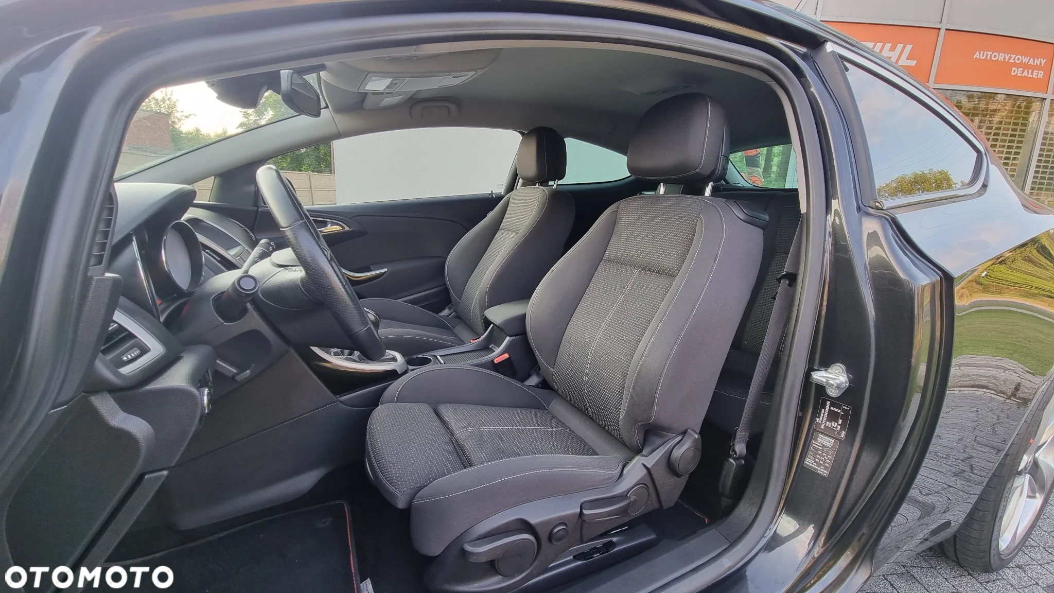 Opel Astra GTC 1.4 Turbo - 10