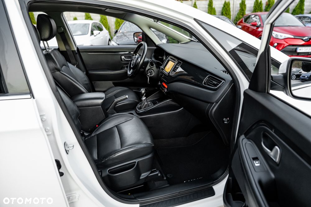 Kia Carens - 25