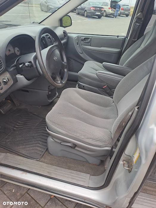 Dodge Caravan - 10