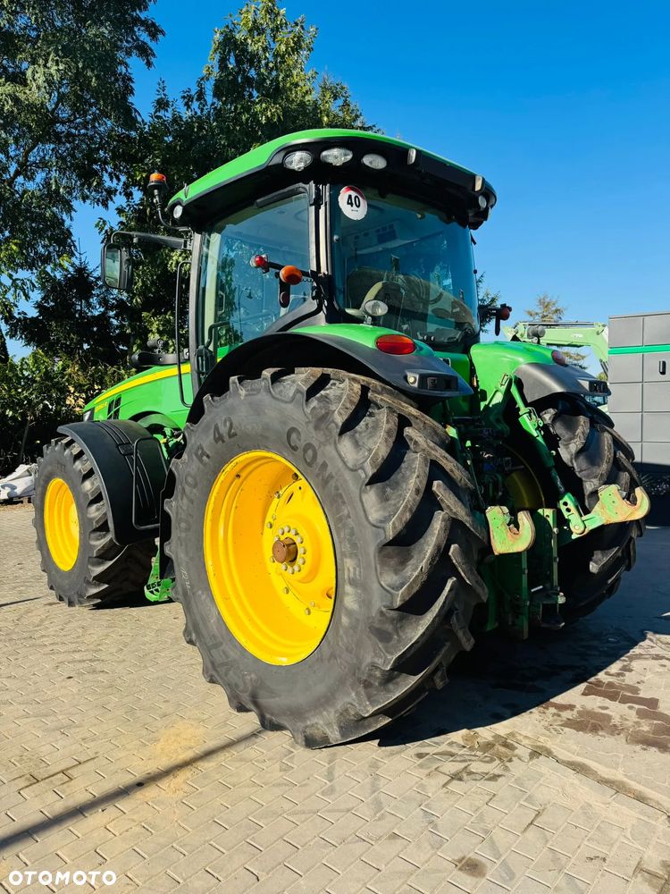 John Deere 8260R - 7