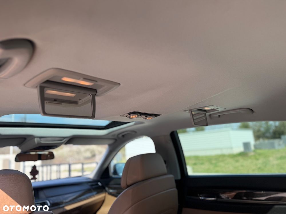 BMW Seria 7 750Li xDrive - 30