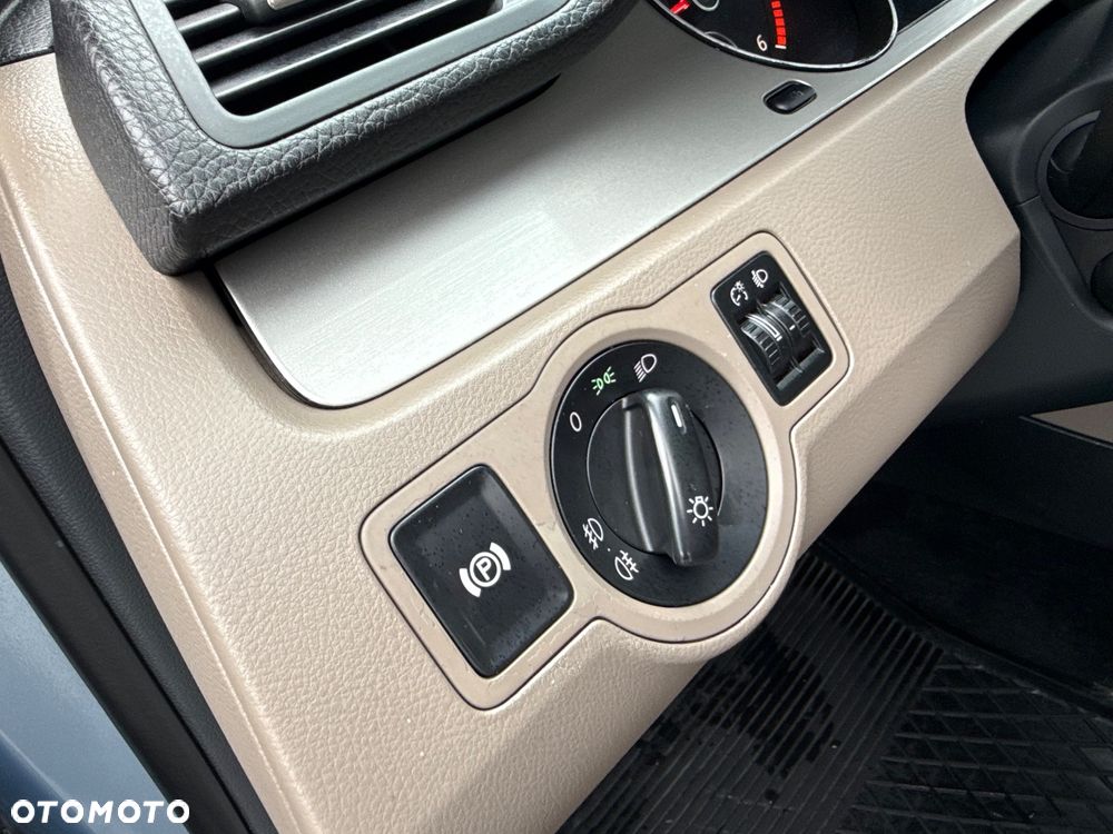 Volkswagen Passat - 22