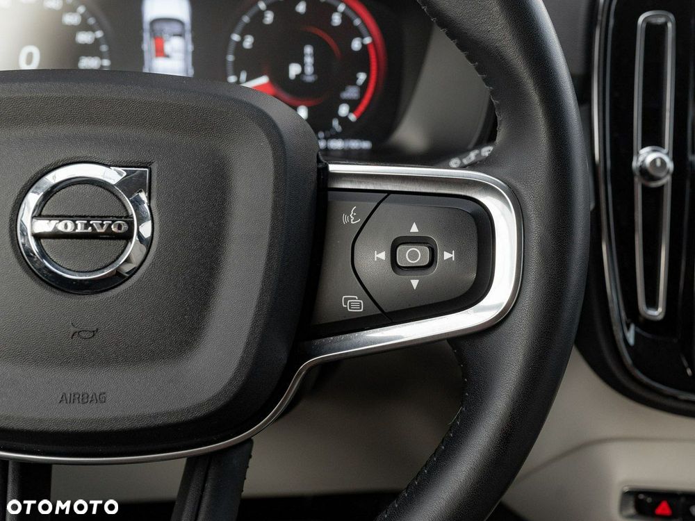 Volvo XC 40 - 18