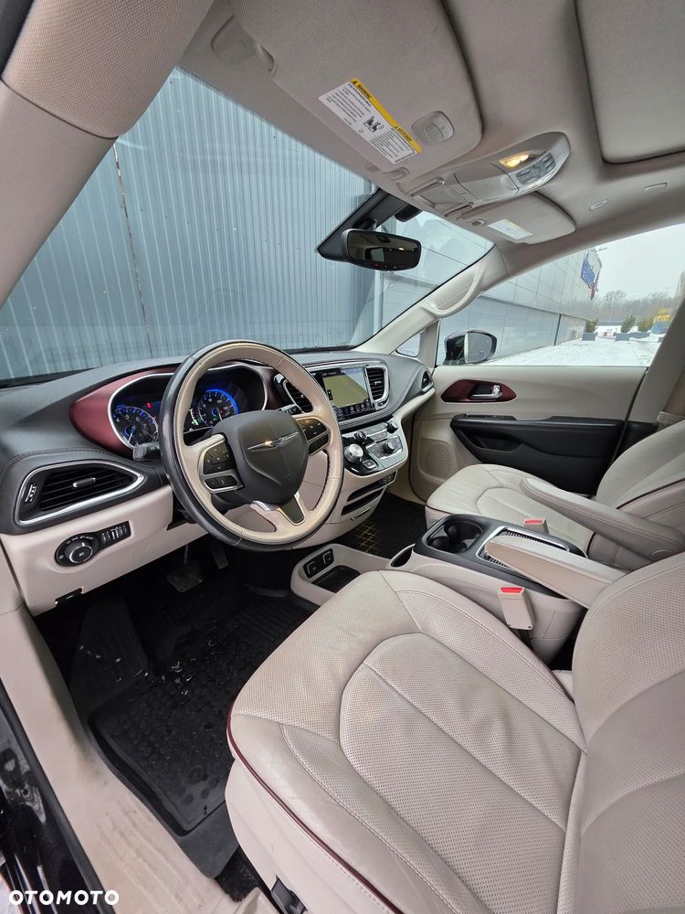 Chrysler Pacifica - 30