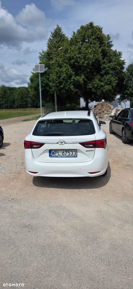 Toyota Avensis 2.0 Premium MS - 3