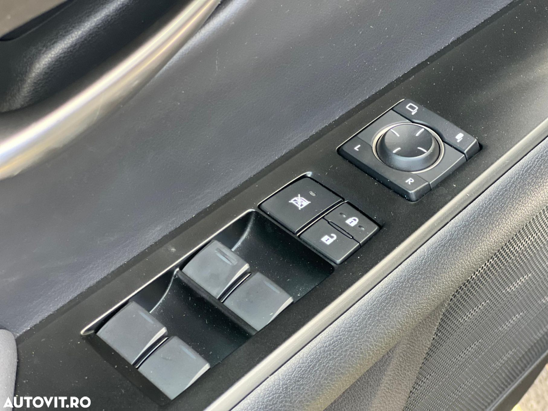 Lexus UX 250h 2.0L HEV 20H- (178 HP) 4X2 CVT Executive - 7