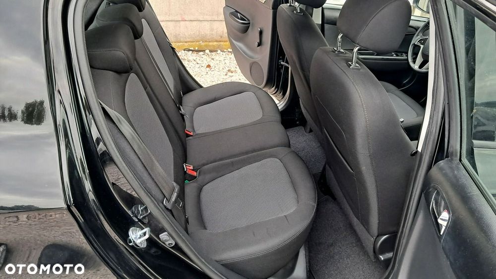 Hyundai i20 1.2 Trend - 13