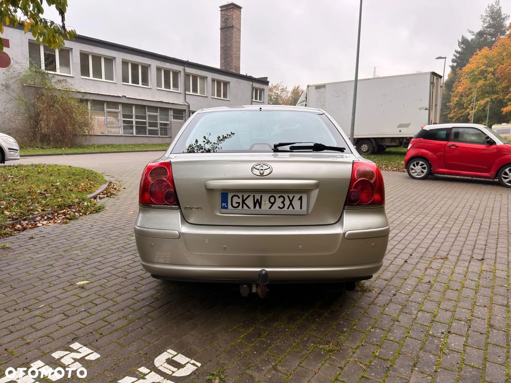 Toyota Avensis - 6