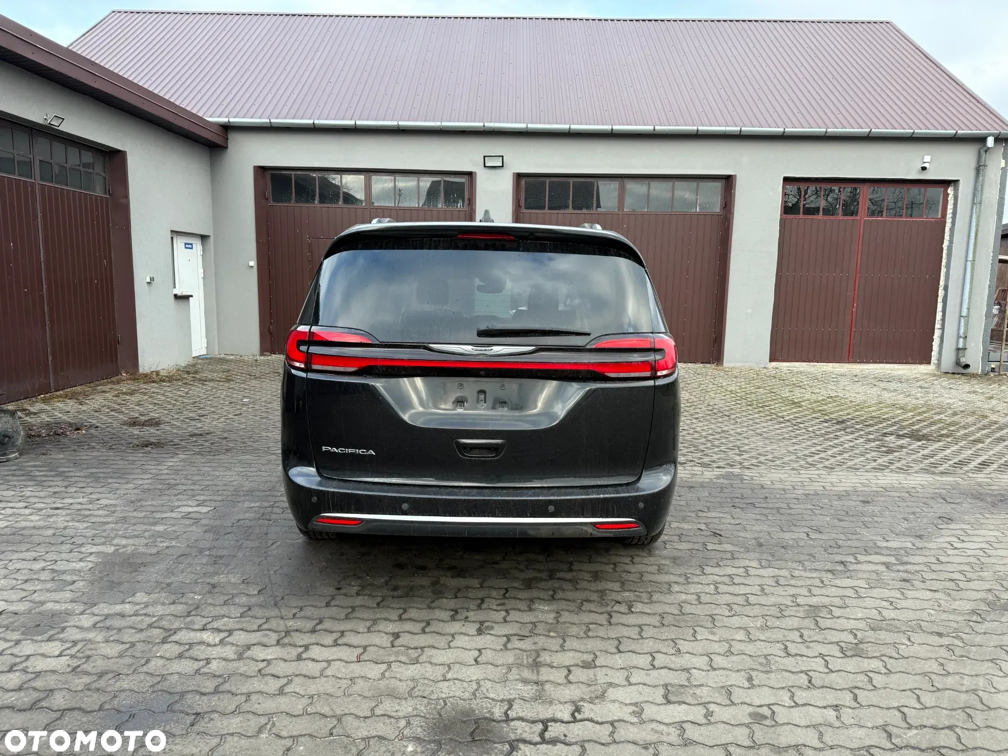 Chrysler Pacifica - 3