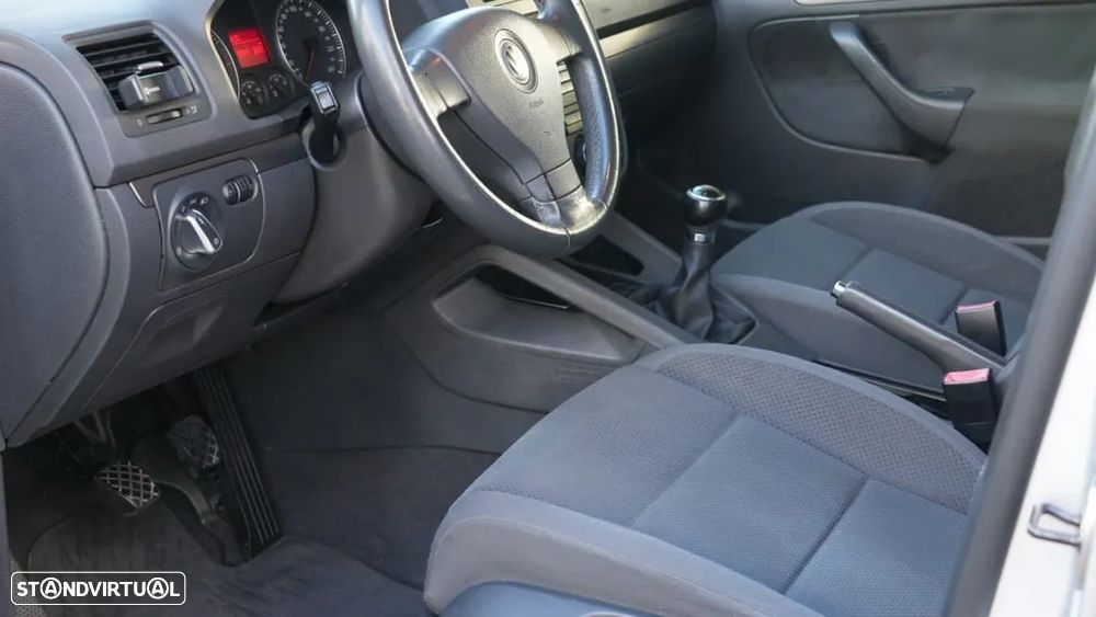 VW Golf 1.9 TDi 6V Trendline AC - 28