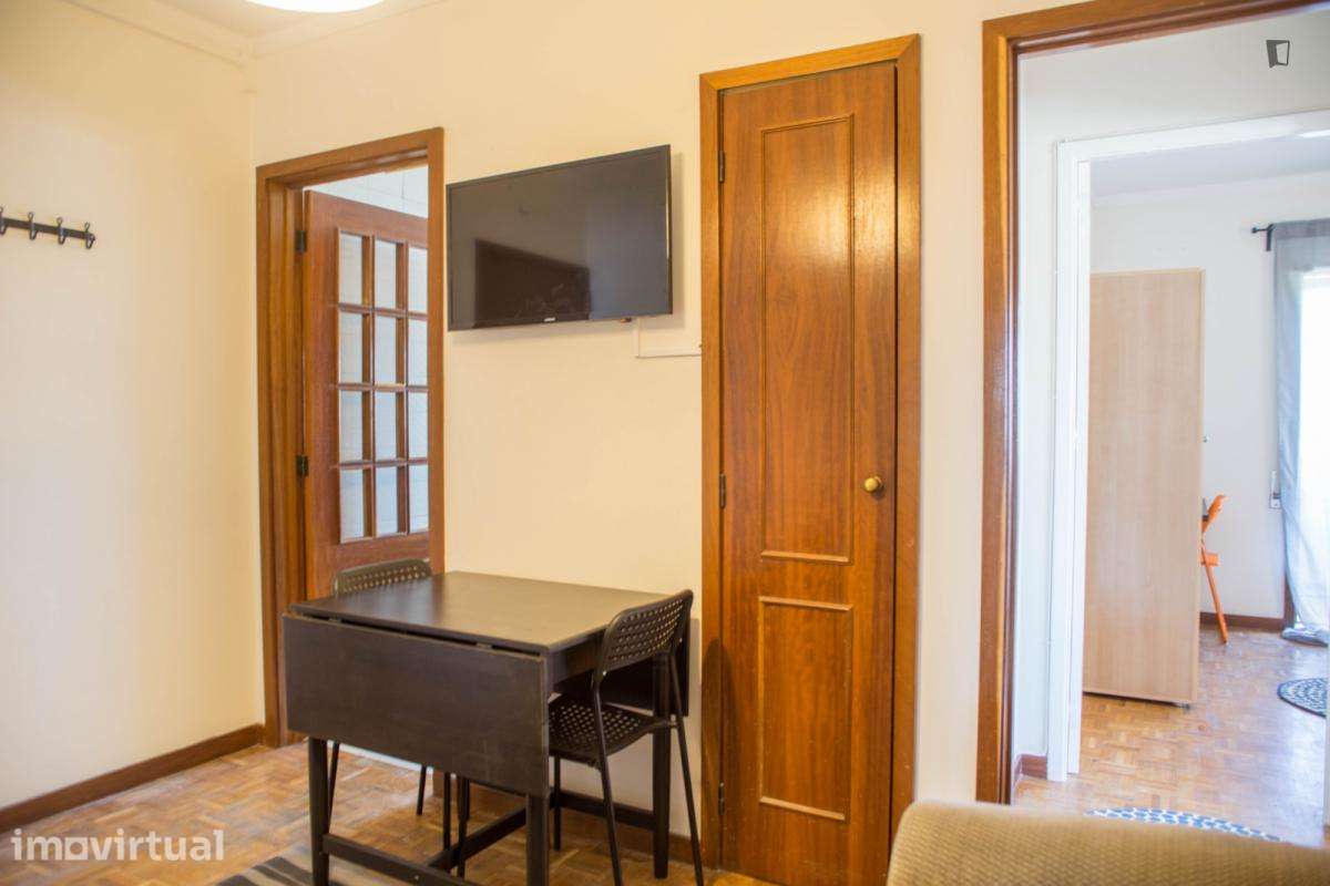 Quarto - localizado em Paranhos Porto - Grande imagem: 3/17