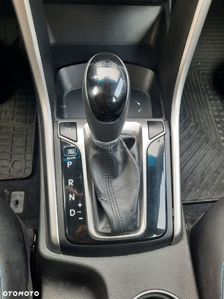Hyundai i30 1.6 CRDI Automatik Style - 11