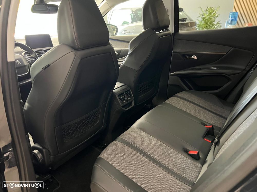 Peugeot 3008 BlueHDi 130 Stop & Start EAT8 Allure - 17