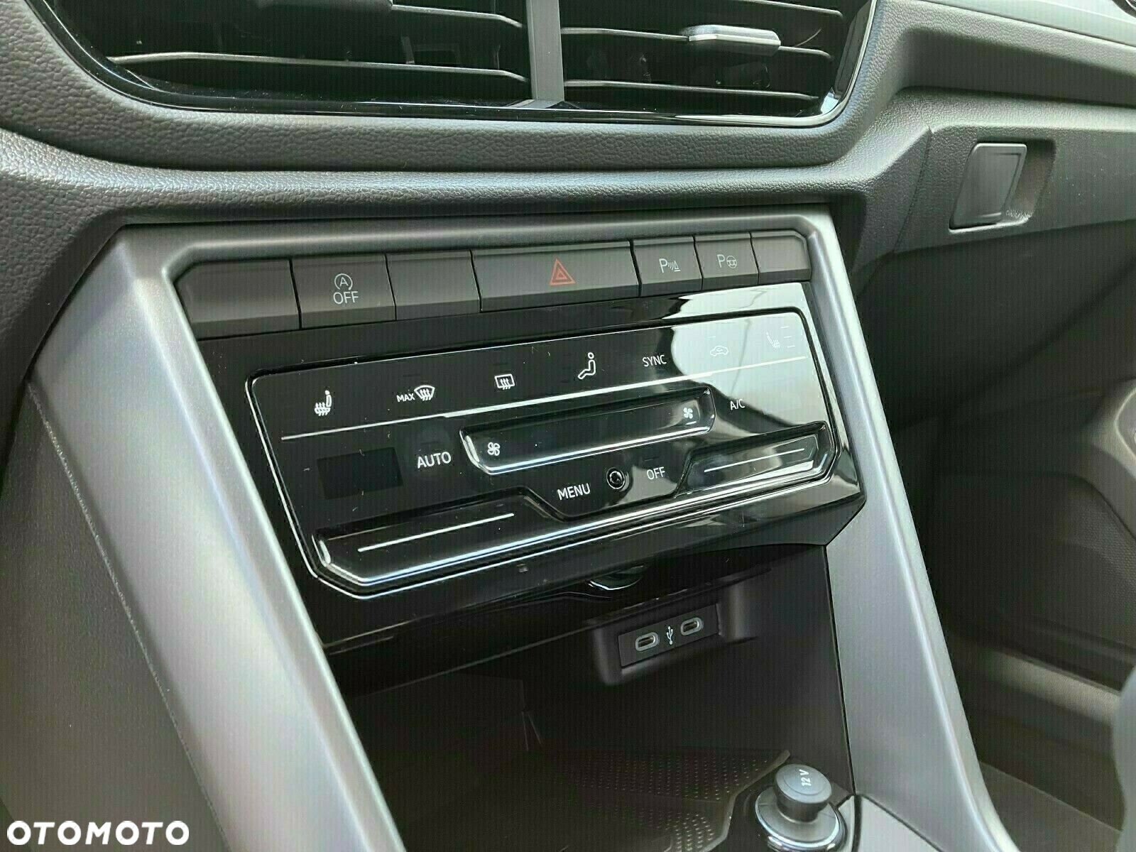 Volkswagen T-Roc - 19