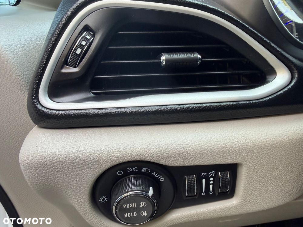 Chrysler Pacifica - 22