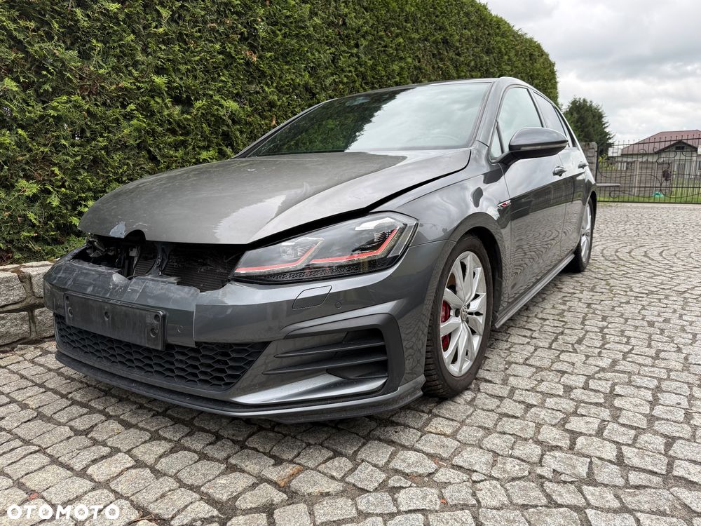 Volkswagen Golf - 16