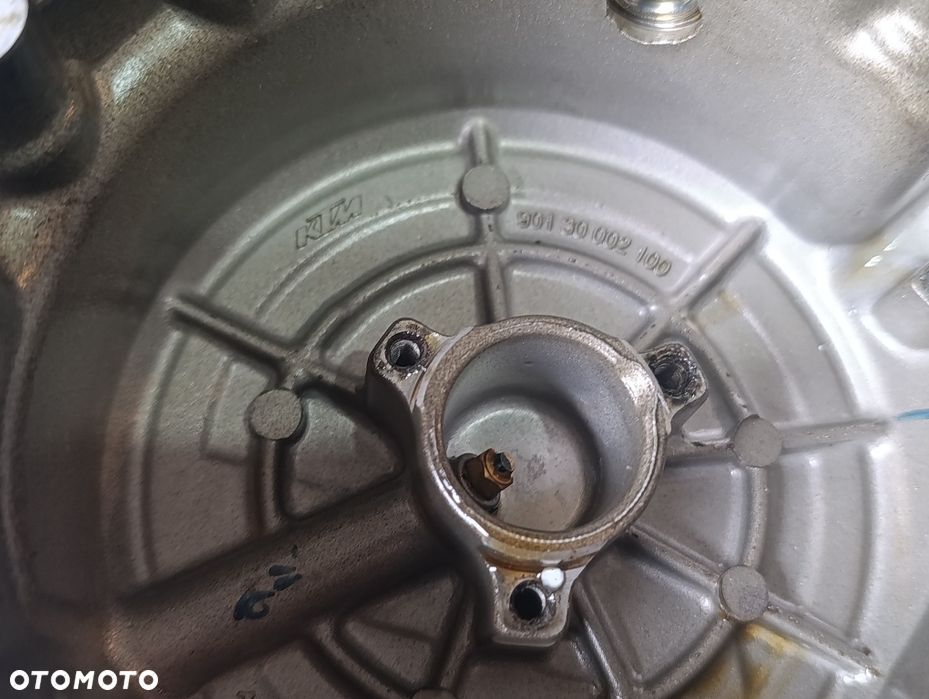 Dekiel KTM Duke 125 pokrywa misa kapa olejowa statora części silnik A1 - 8