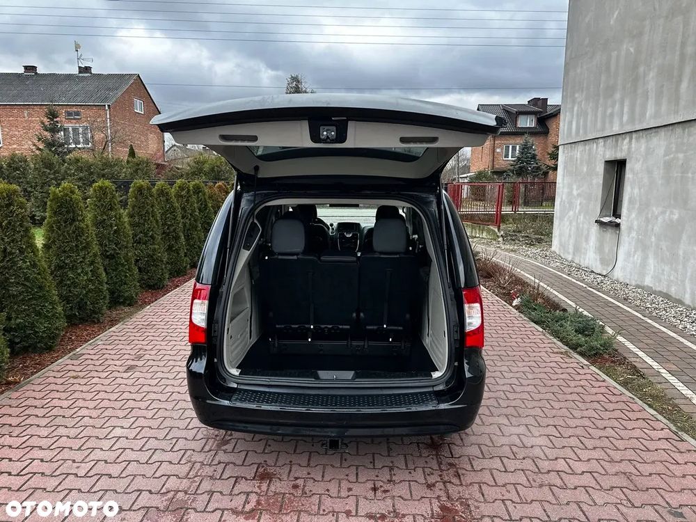 Chrysler Town & Country - 39