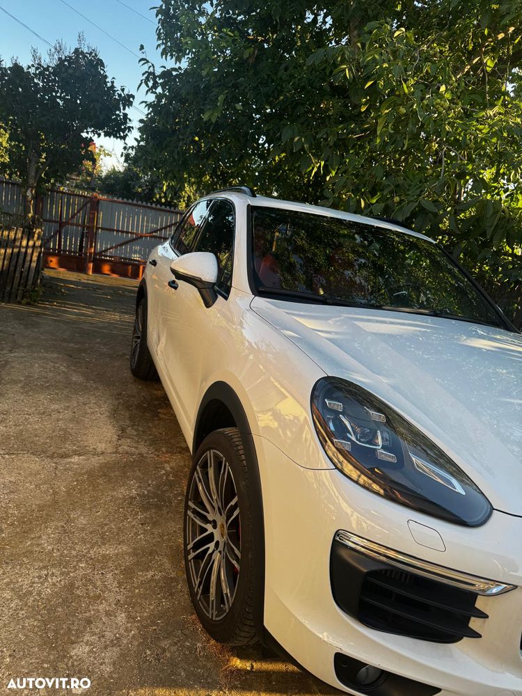 Porsche Cayenne 3.0 L - 7