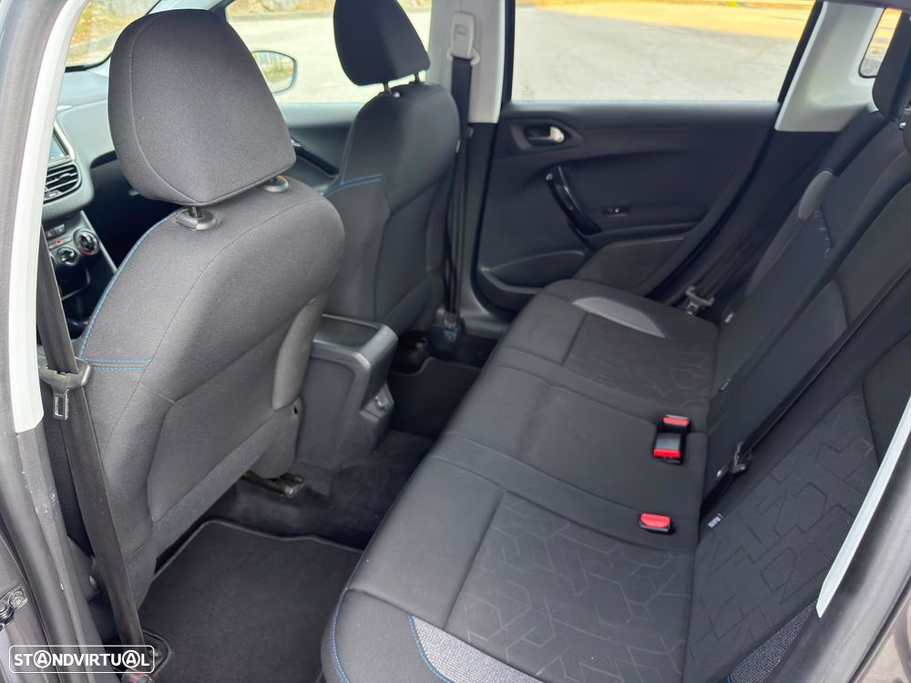 Peugeot 2008 1.2 PureTech Style - 9