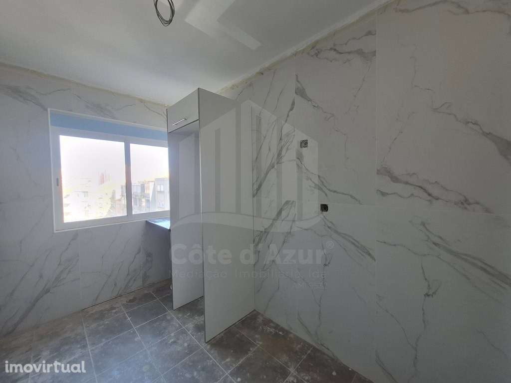 Apartamento T2 totalmente remodelado em Setúbal - Grande imagem: 2/5