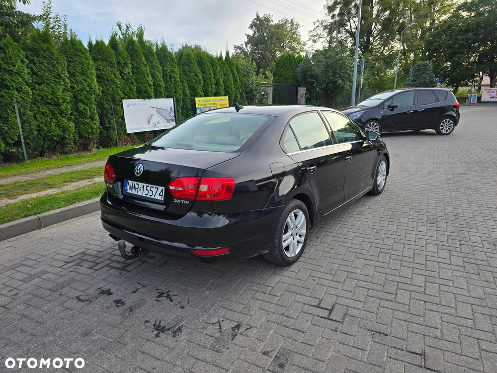 Volkswagen Jetta 2.0 TDI Highline DSG - 3