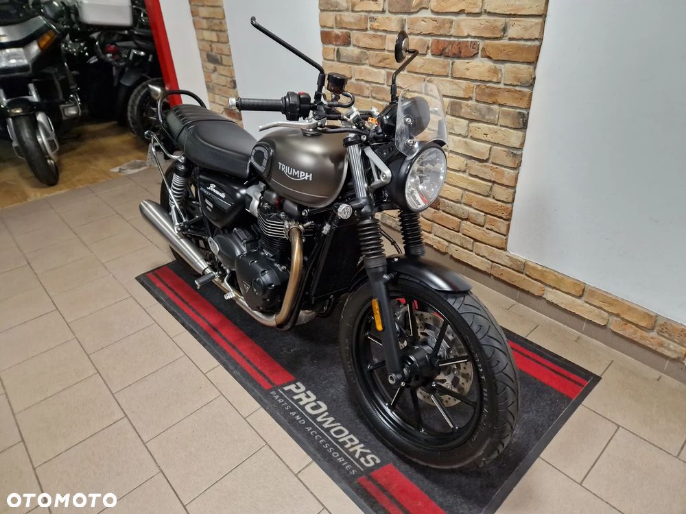 Triumph Street Twin - 9