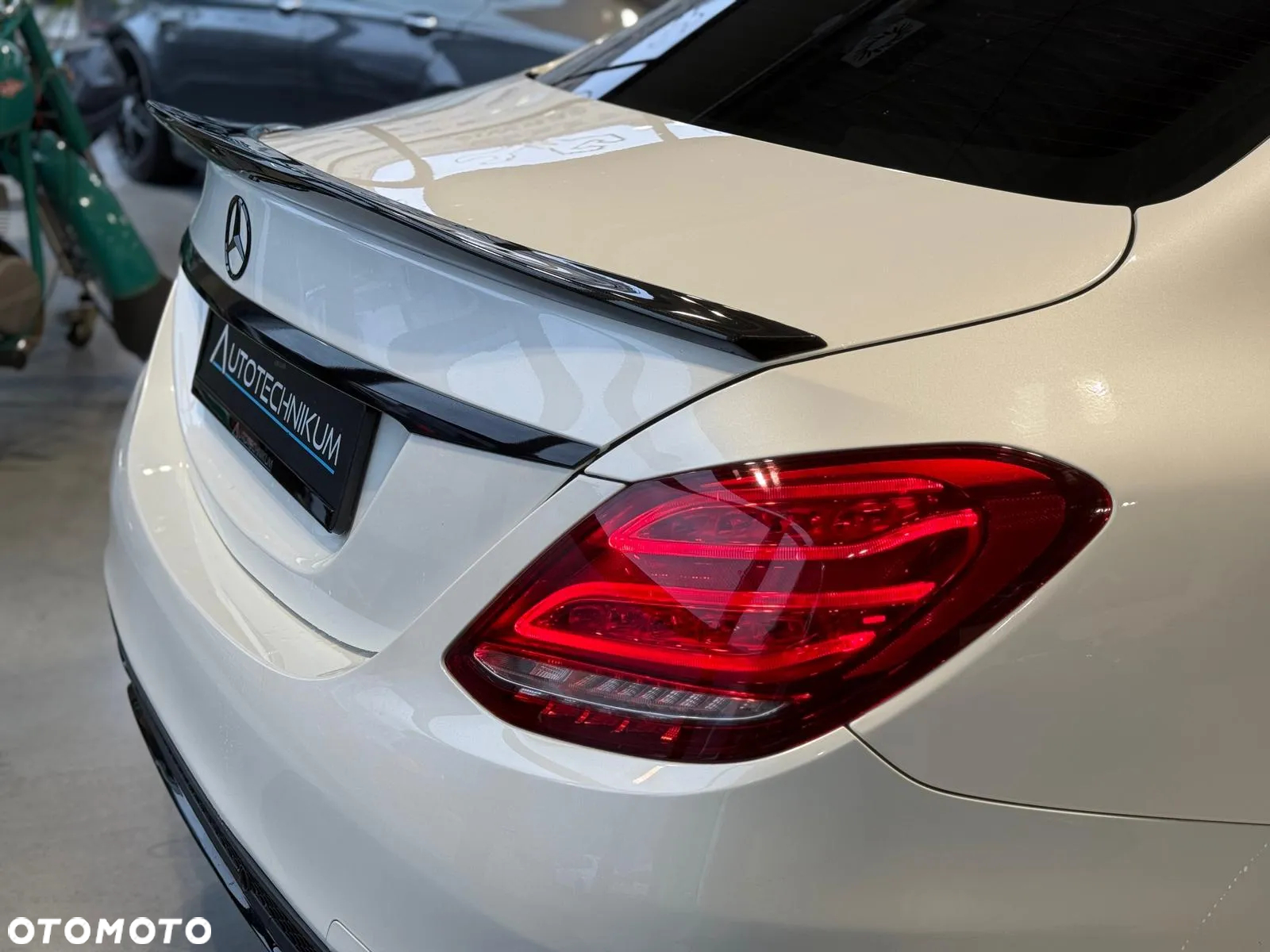 Mercedes-Benz Klasa C AMG 43 4Matic 9G-TRONIC - 26