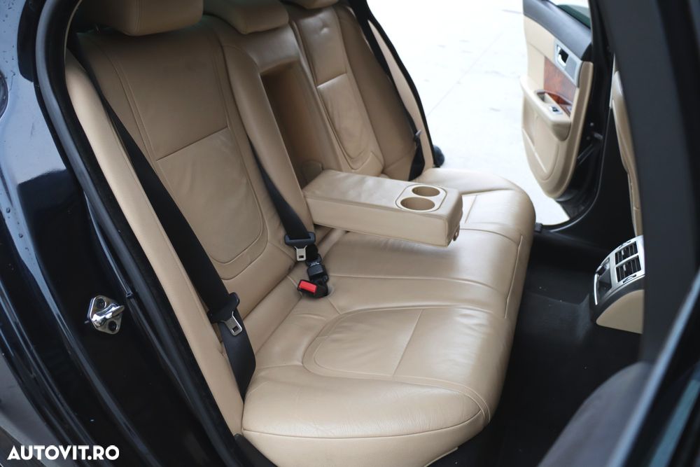 Jaguar XF 2.2D Portfolio - 21